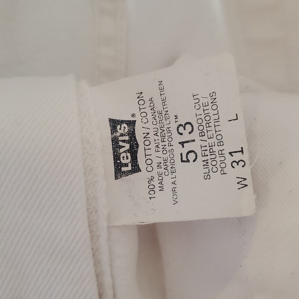 Vintage Levi's White Frayed Hem Cutoff Bermuda Shorts - Picture 5 of 6